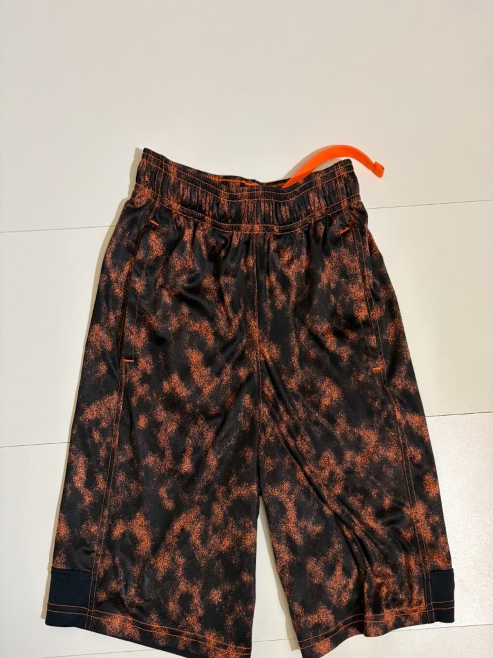 Boys Medium Under Armour Orange & Black Athletic Shorts